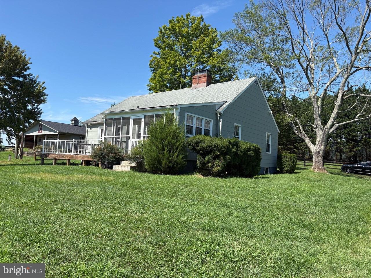 7149 Gordonsville Rd - Photo 2 of 49