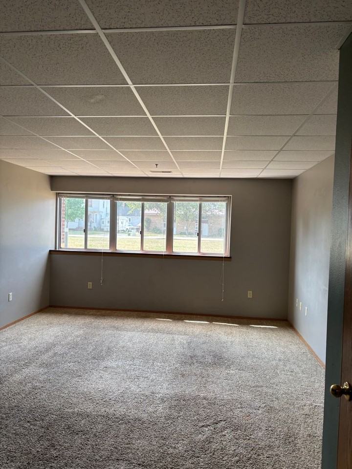 109 E Luverne St, Luverne MN - Photo 4 of 24