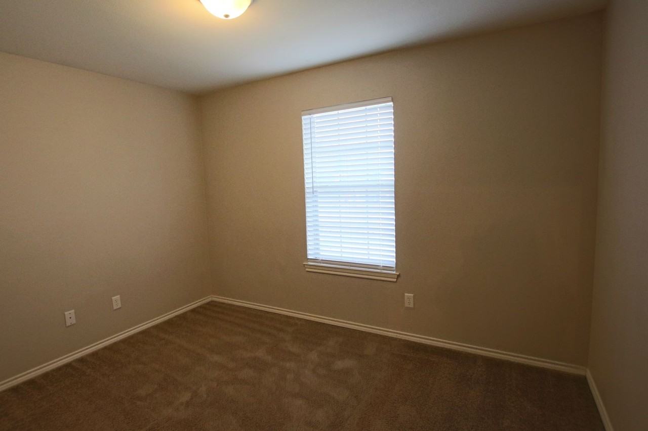 18065 Loring Ln - Photo 6 of 15