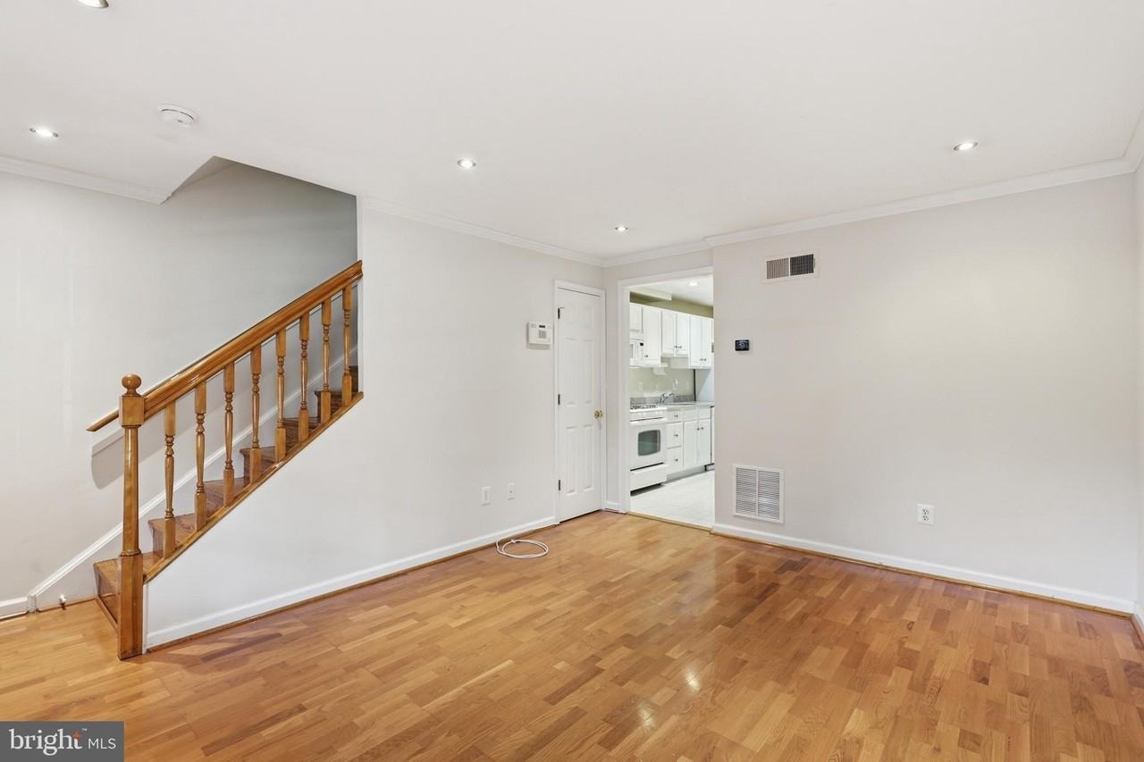 627 N Alfred St - Photo 3 of 26