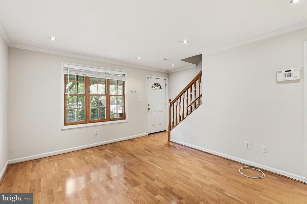 627 N Alfred St - Photo 4 of 26