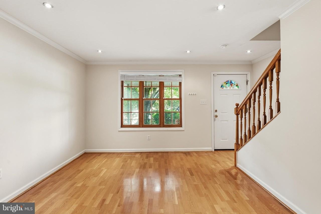 627 N Alfred St - Photo 5 of 26