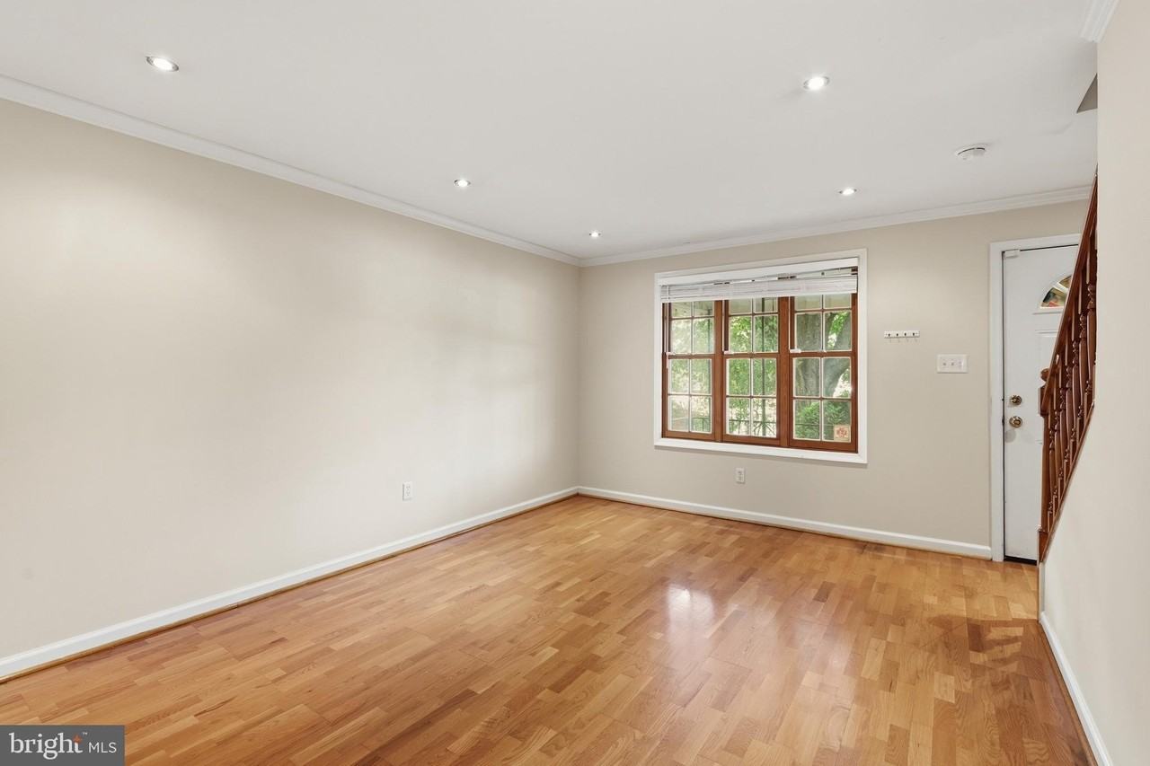 627 N Alfred St - Photo 6 of 26