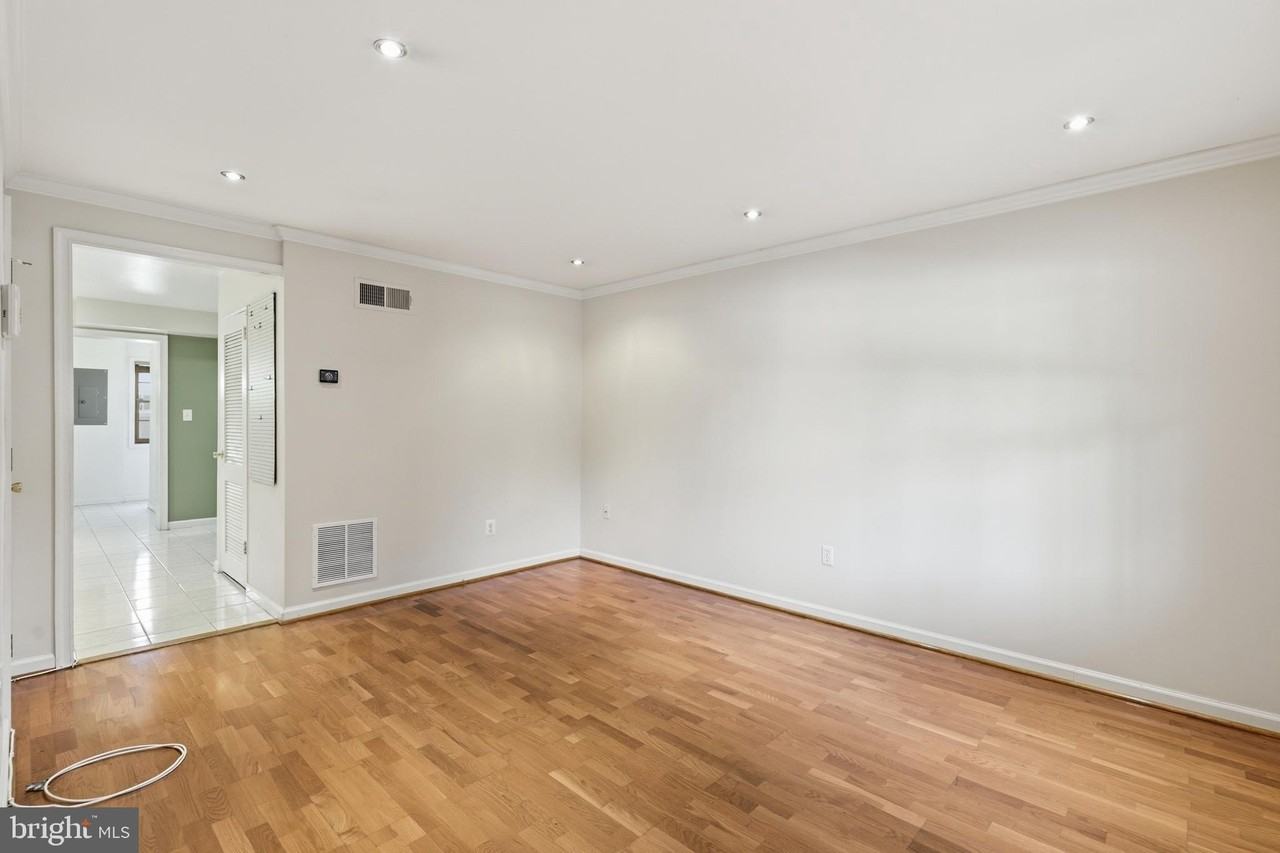627 N Alfred St - Photo 7 of 26