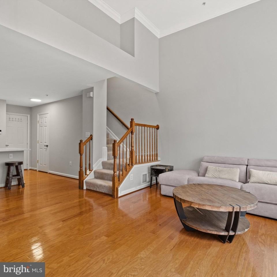 5117 Donovan Dr - Photo 3 of 50