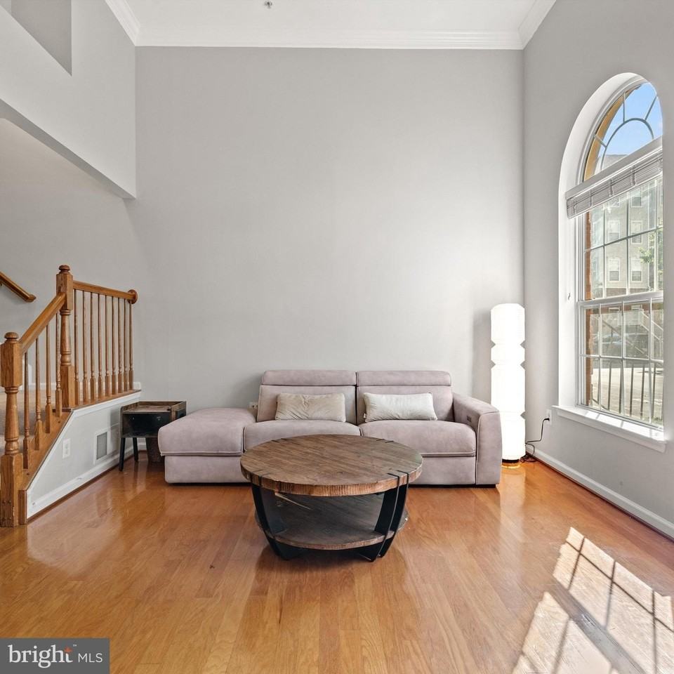 5117 Donovan Dr - Photo 4 of 50