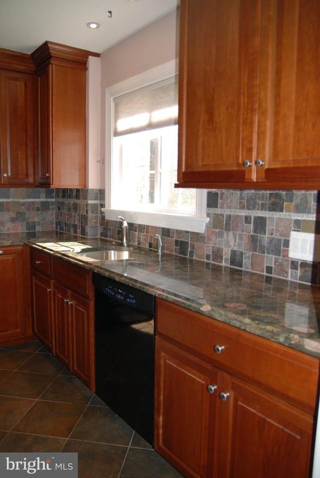 3250 Martha Custis Dr - Photo 5 of 26