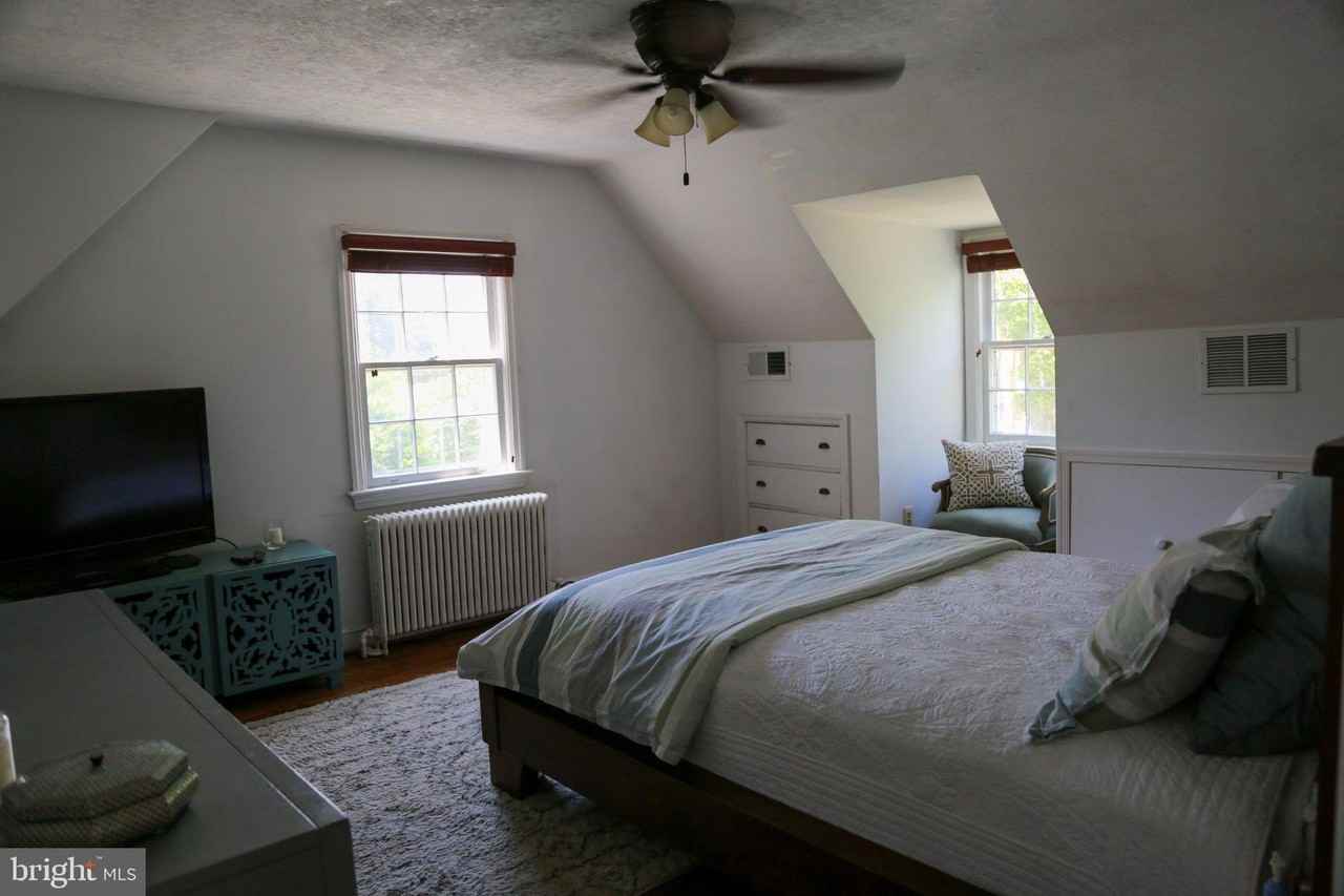 705 Wayne St - Photo 4 of 16