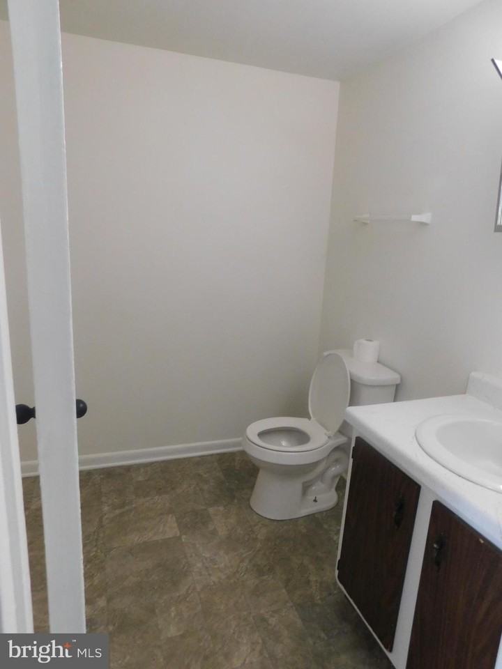 111 Cameron St - Photo 3 of 17