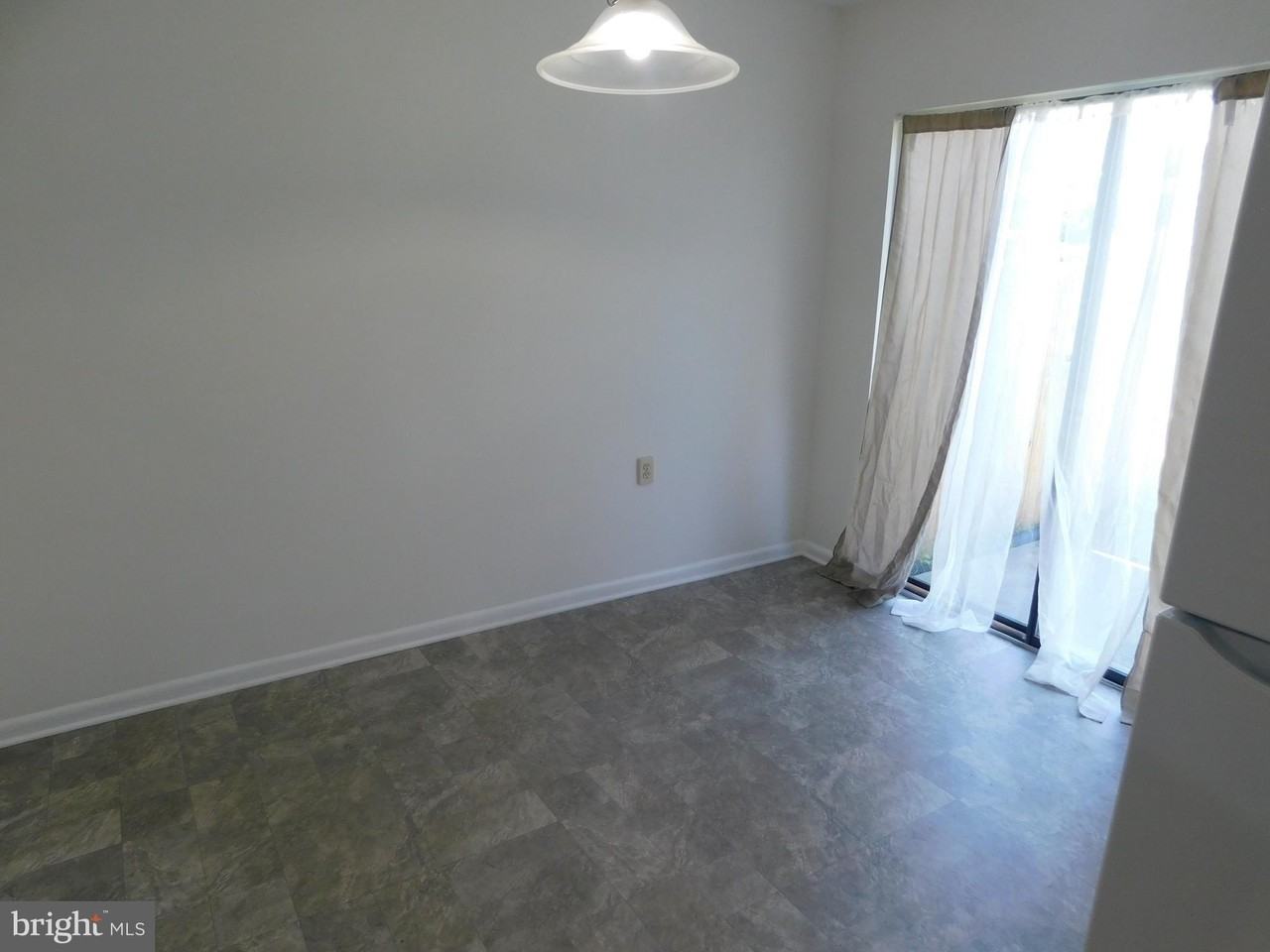 111 Cameron St - Photo 5 of 17