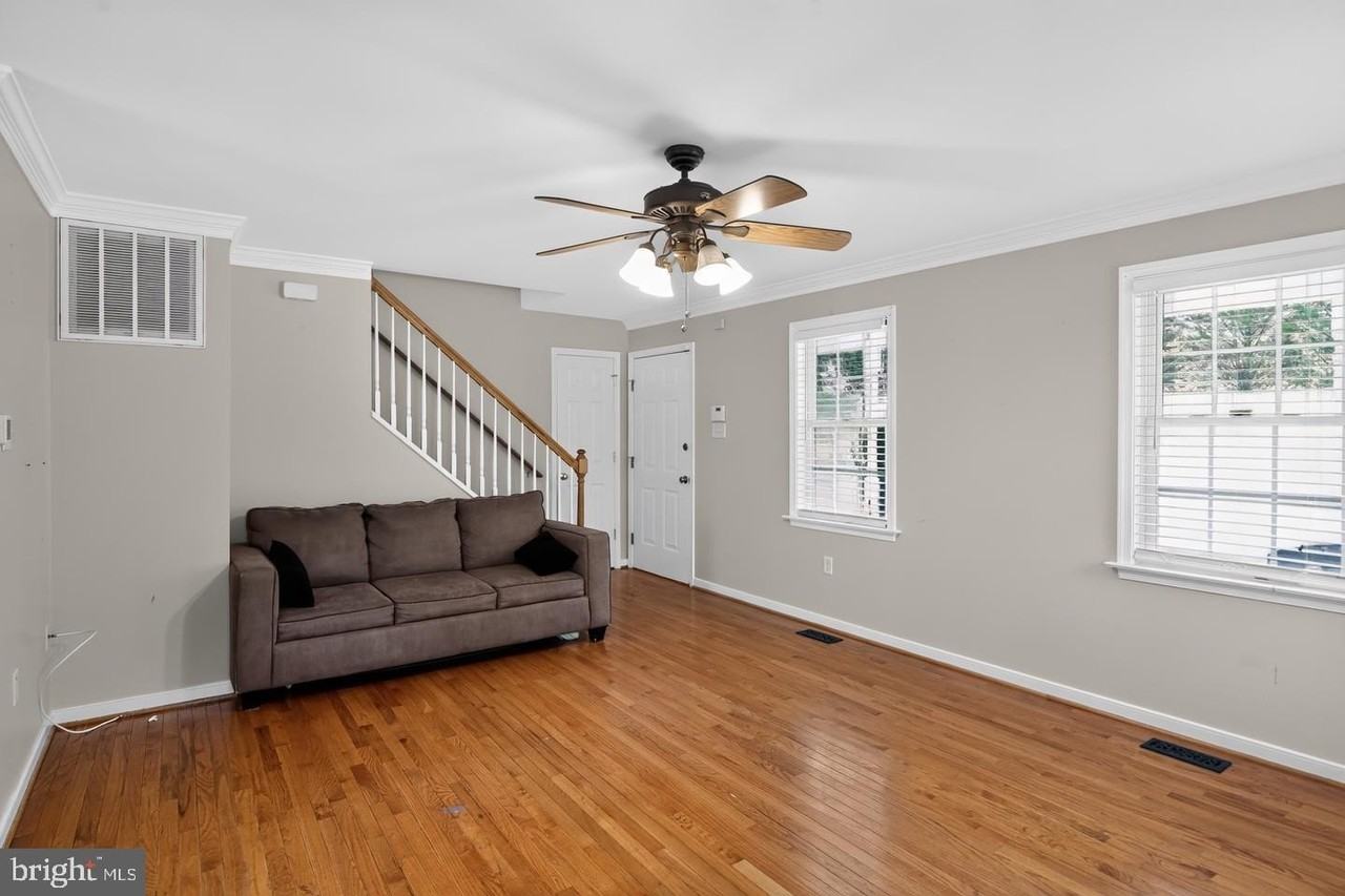 20200 Old Mill Rd - Photo 7 of 31