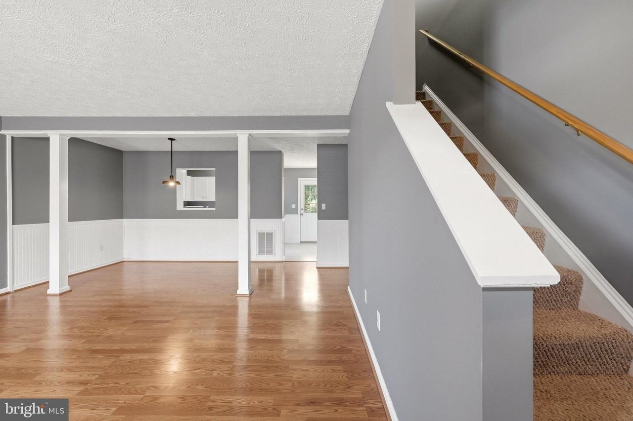 112 Chatham Sq - Photo 4 of 26