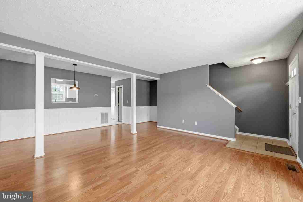 112 Chatham Sq - Photo 7 of 26