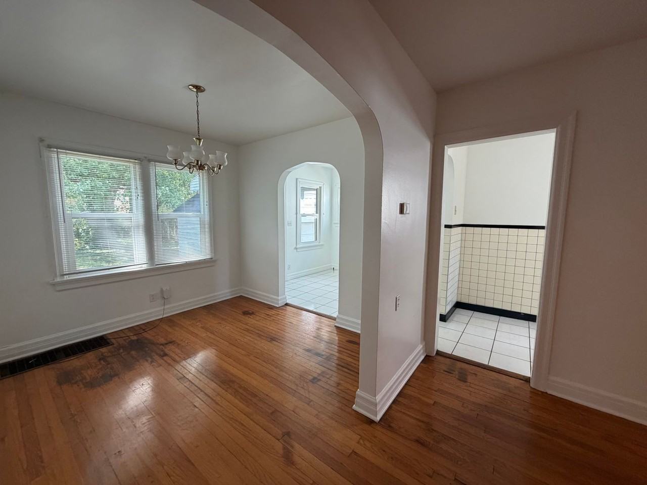 1821 S Florence Ave - Photo 4 of 15