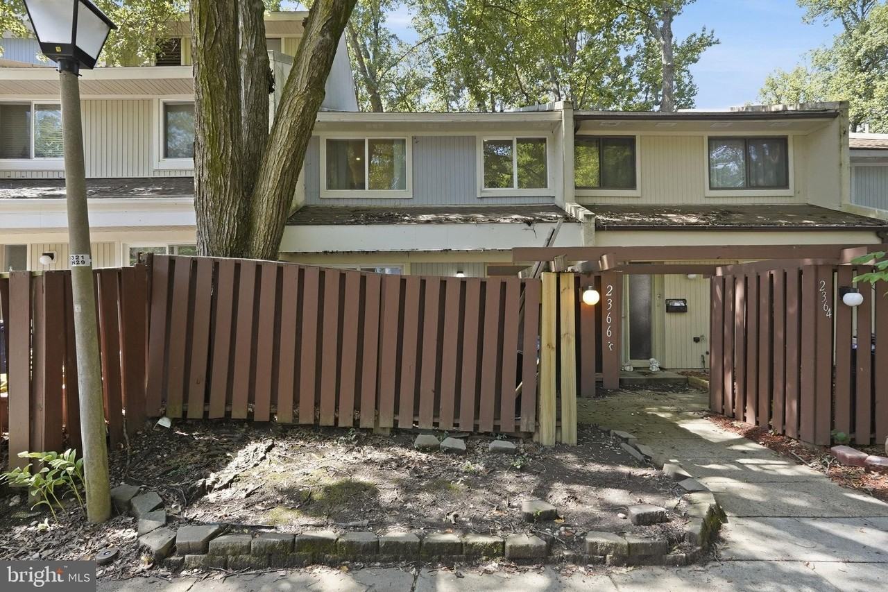 2366 Southgate Sq - Photo 2 of 32