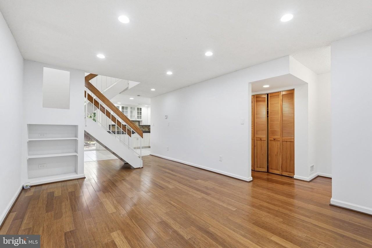 2366 Southgate Sq - Photo 4 of 32
