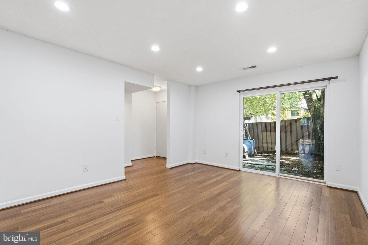 2366 Southgate Sq - Photo 5 of 32