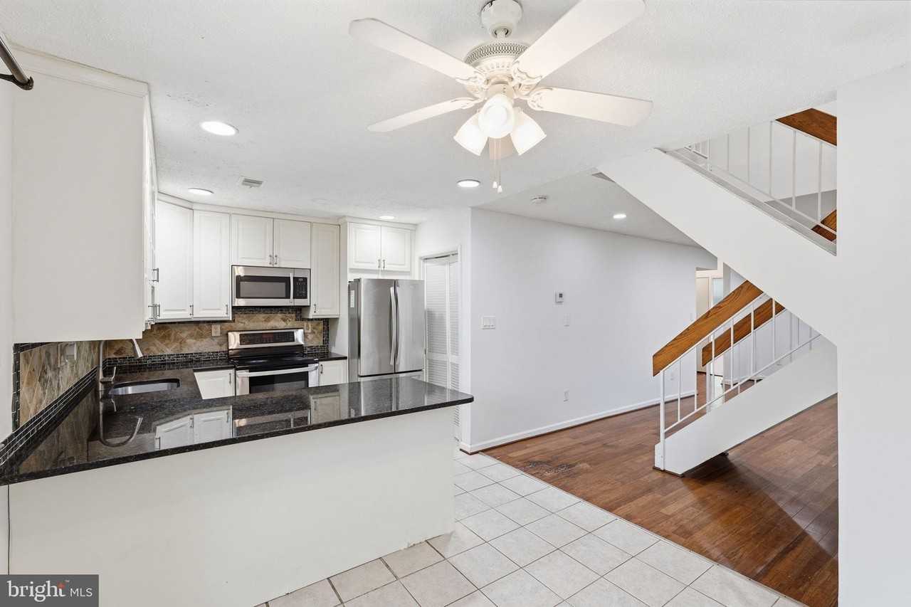 2366 Southgate Sq - Photo 6 of 32
