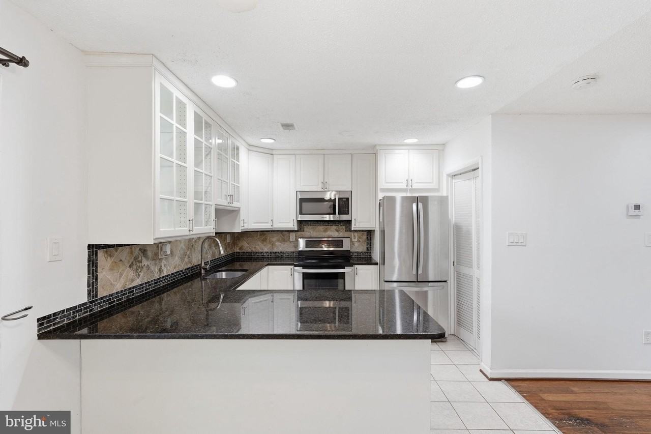 2366 Southgate Sq - Photo 7 of 32