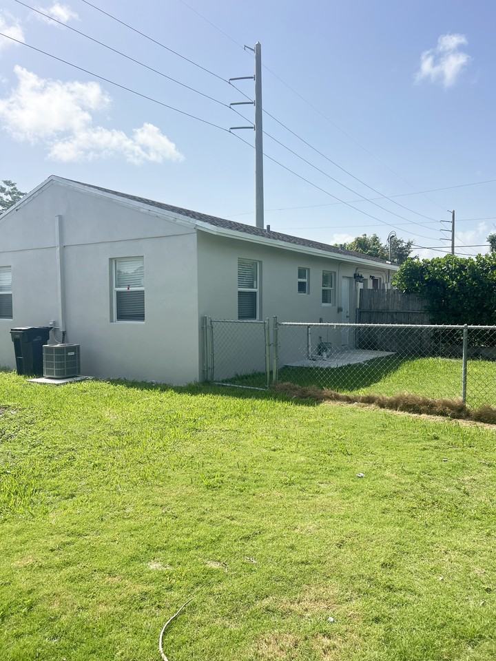 11700 Sw 221st St #11700 - Photo 2 of 10