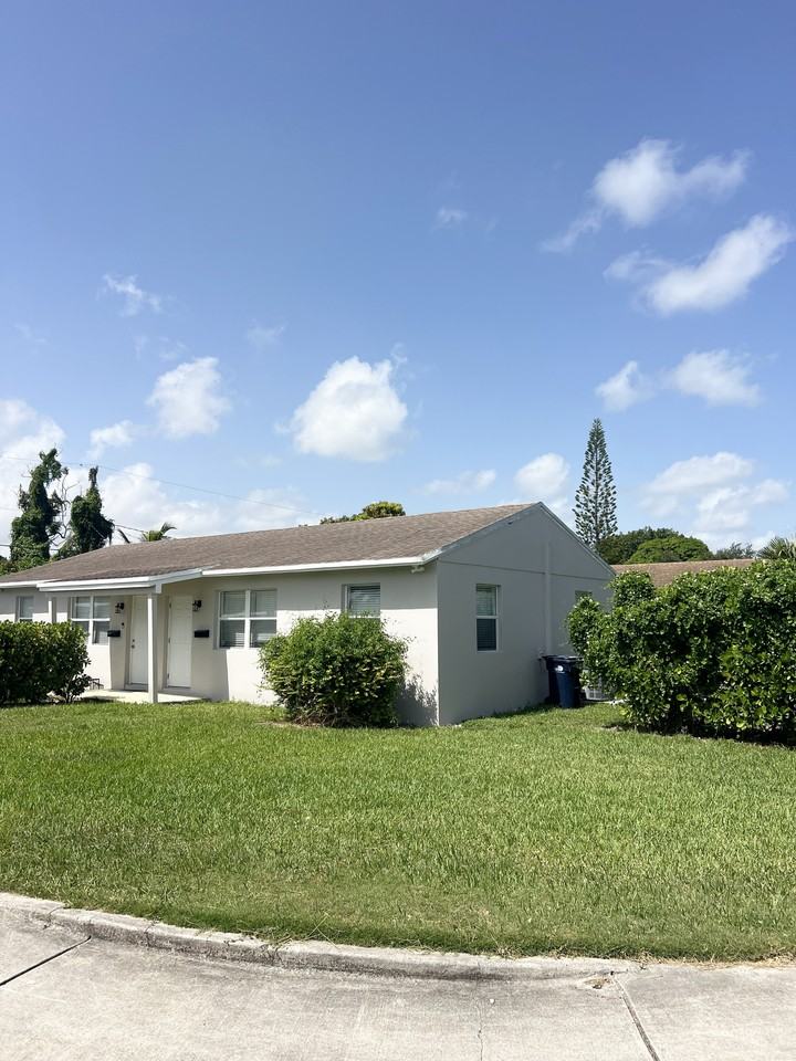 11700 Sw 221st St #11700 - Photo 3 of 10