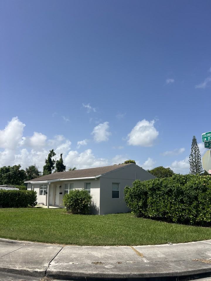 11700 Sw 221st St #11700 - Photo 4 of 10