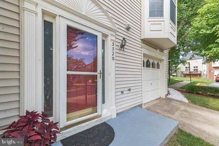 5520 Jowett Ct - Photo 6 of 49
