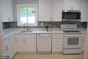 featured image of 3809 Whispering Ln