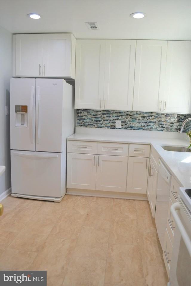 3809 Whispering Ln - Photo 2 of 47