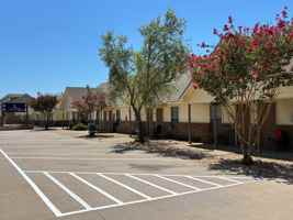 featured image of 105 N Lacy Dr