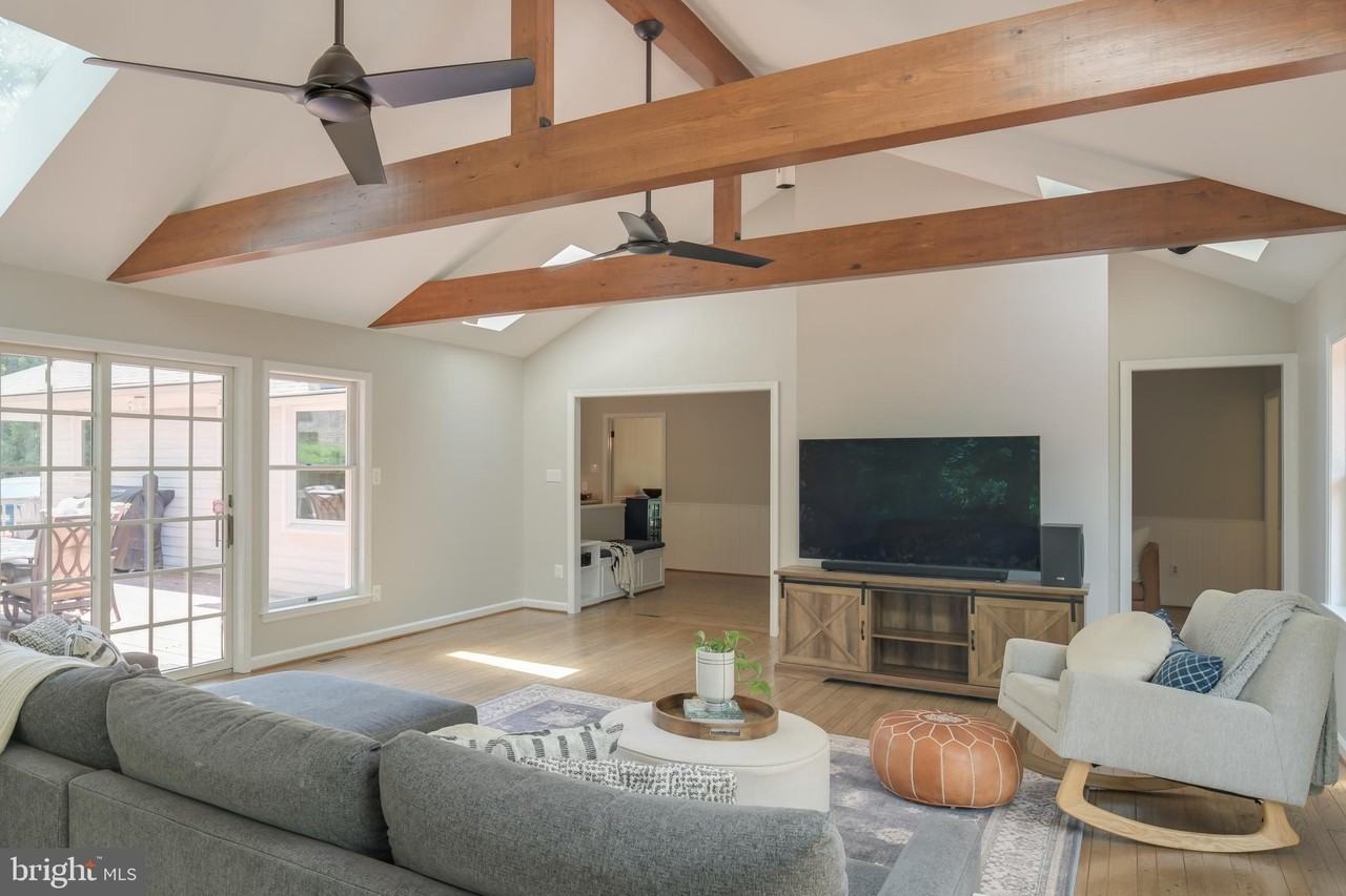 701 Ridge Dr - Photo 5 of 37