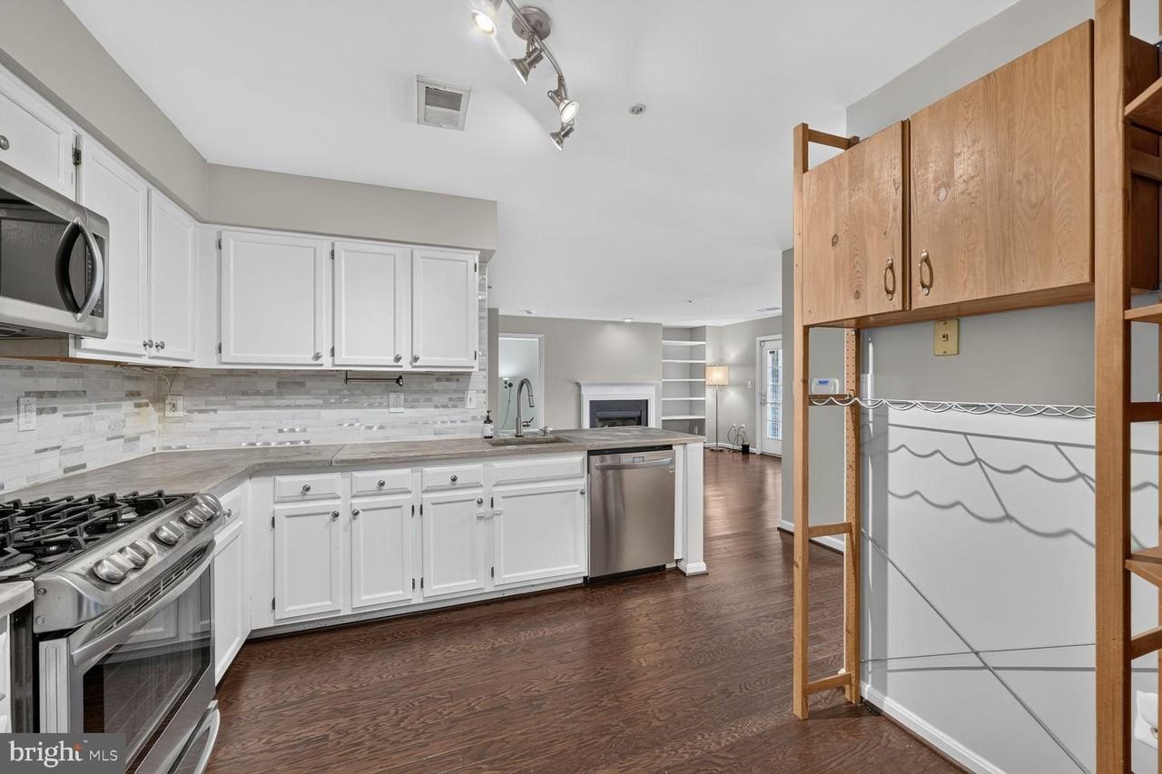 6107 Wigmore Ln #A - Photo 4 of 25