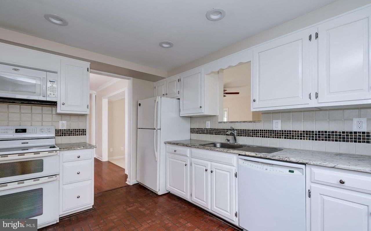 12856 Fantasia Dr - Photo 7 of 28