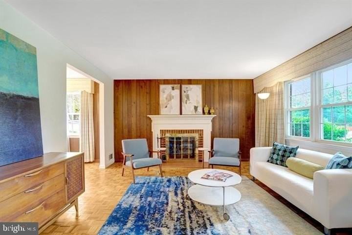 4902 Ravensworth Rd - Photo 2 of 48