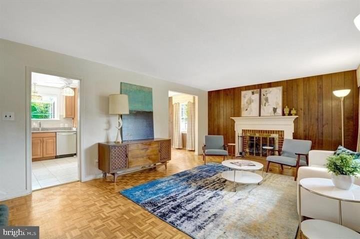 4902 Ravensworth Rd - Photo 4 of 48