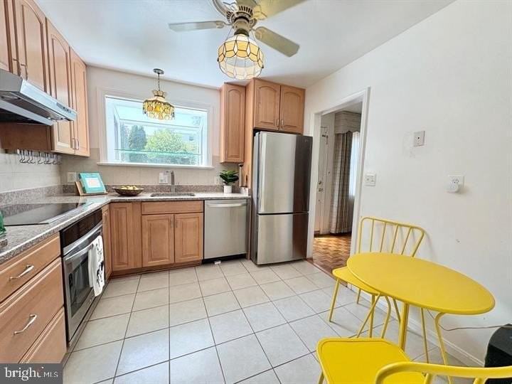 4902 Ravensworth Rd - Photo 7 of 48