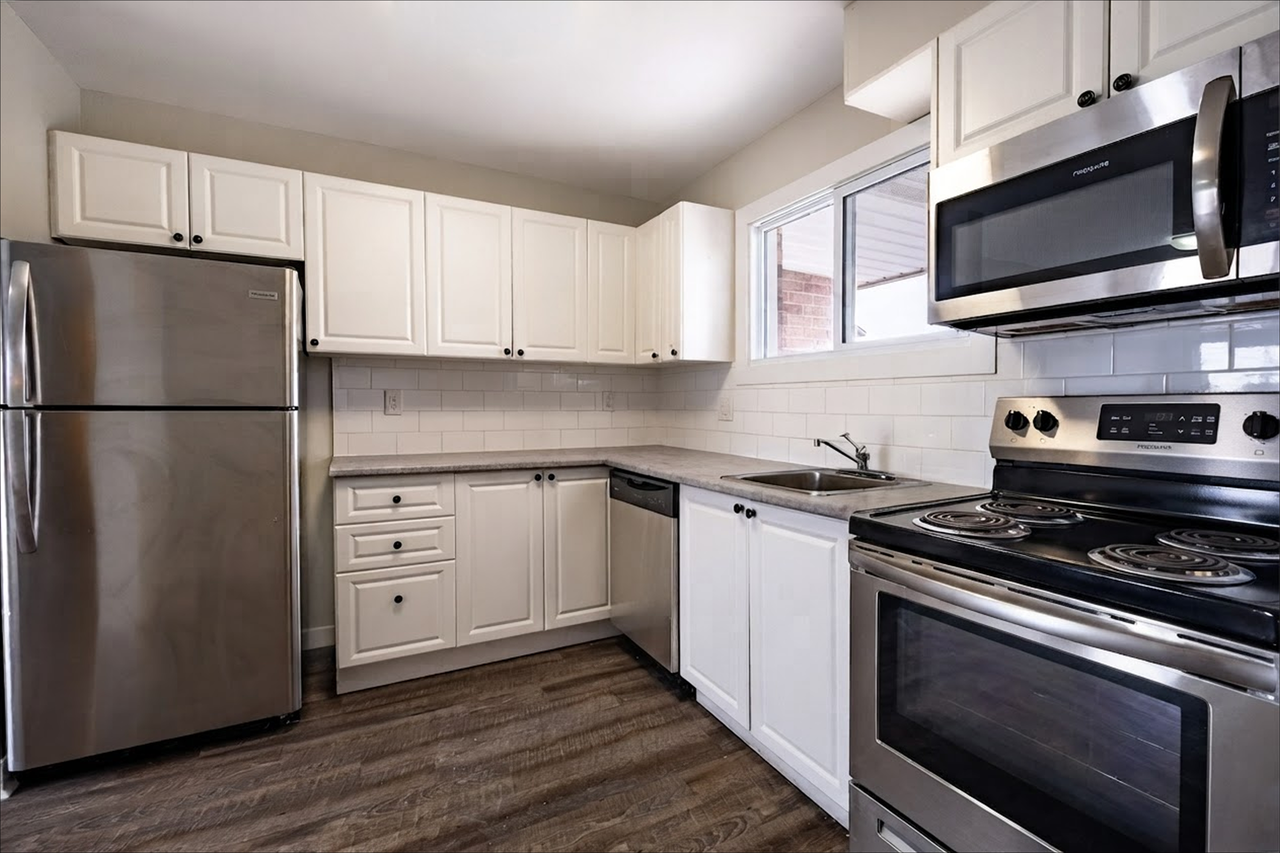 Millwood Brownstones - Photo 4 of 25