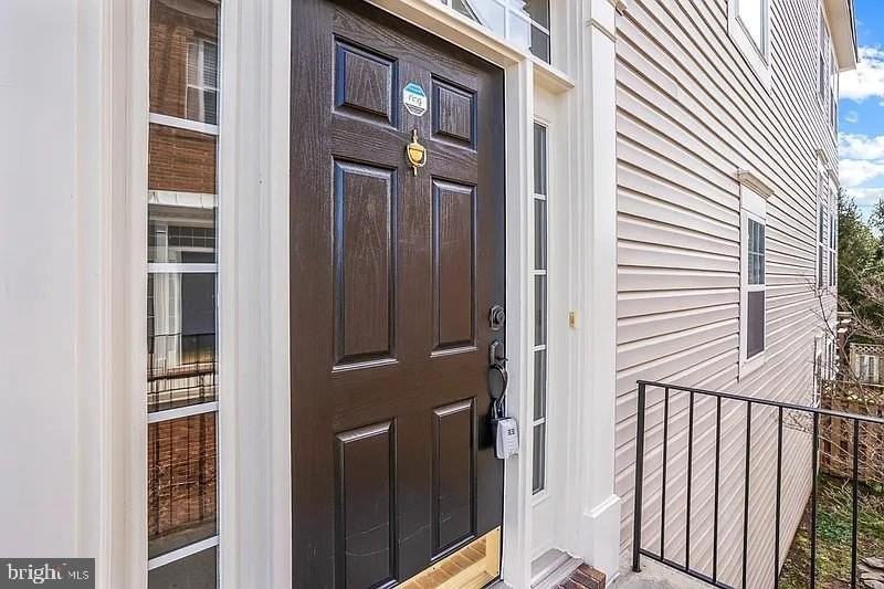 24689 Siltstone Sq - Photo 2 of 32