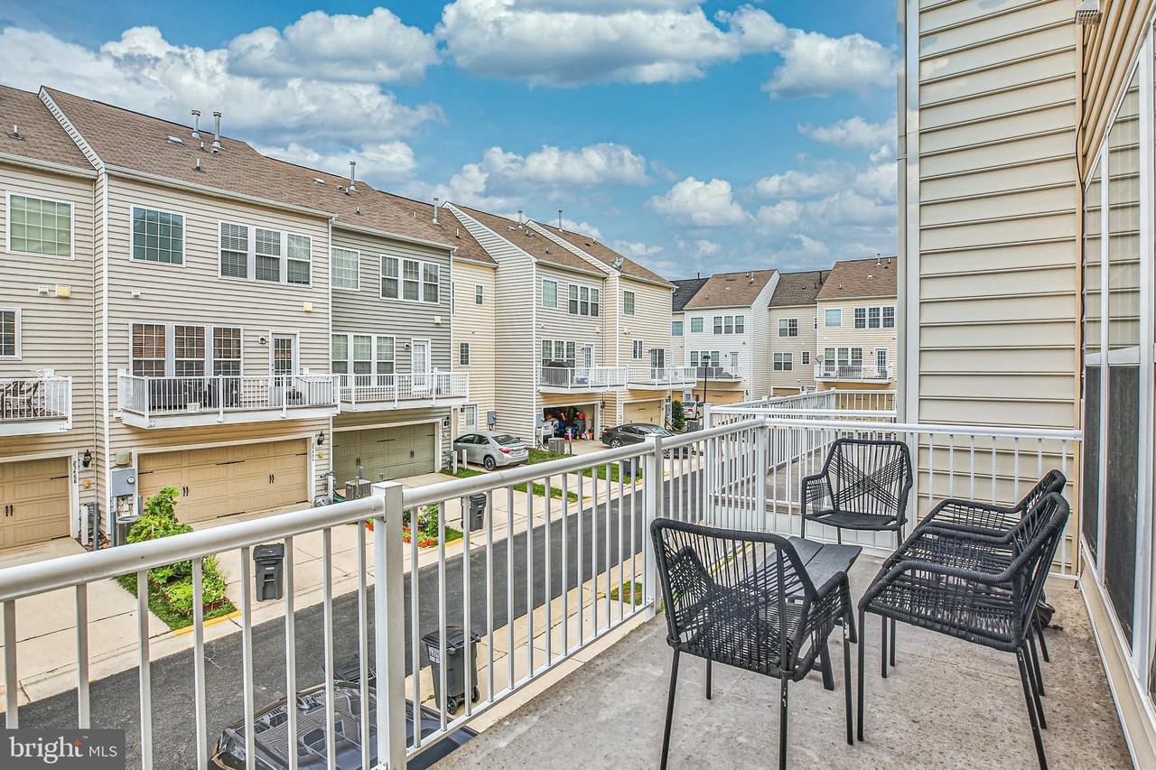 25501 Amber Gate Ter - Photo 3 of 30
