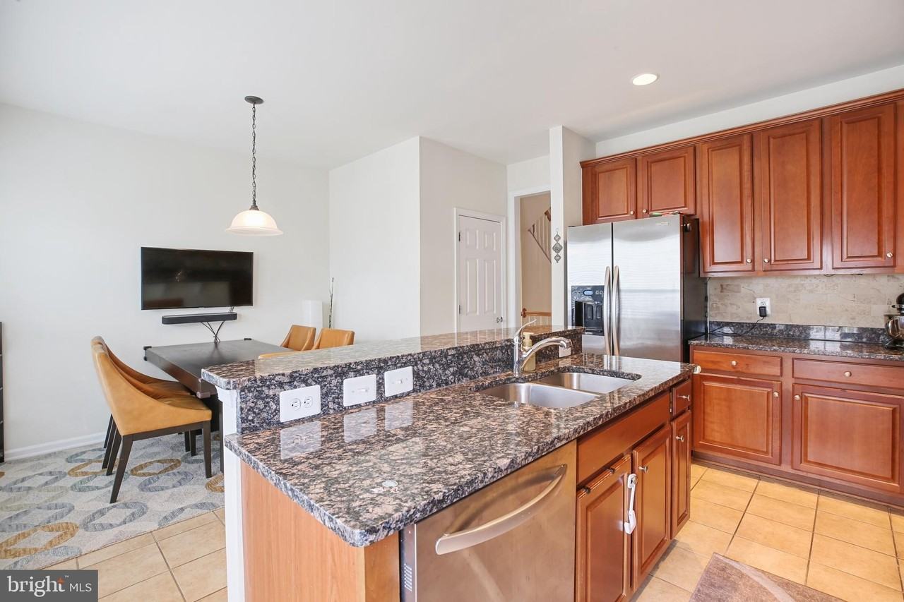 25501 Amber Gate Ter - Photo 5 of 30