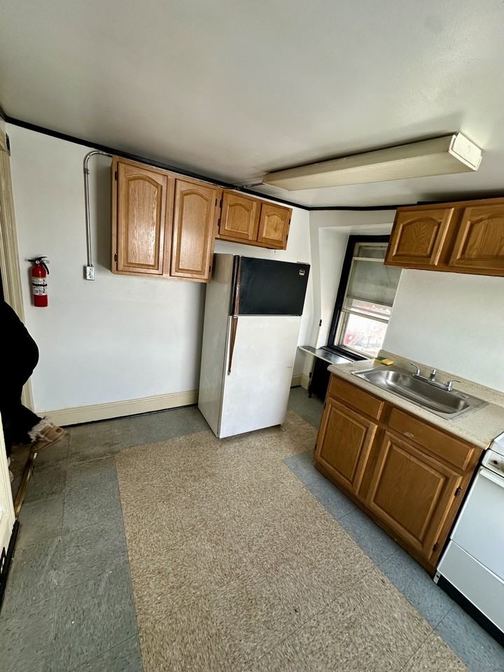 1201 Windsor St. Reading PA - 5 #5 - Photo 3 of 5