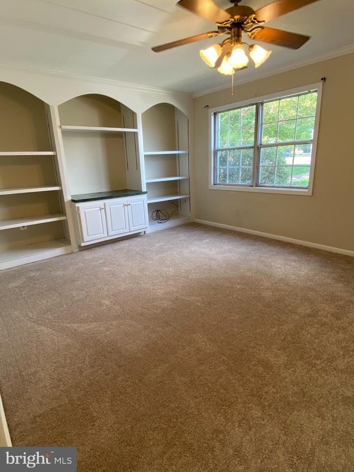 8701 Point Of Woods Dr - Photo 3 of 16