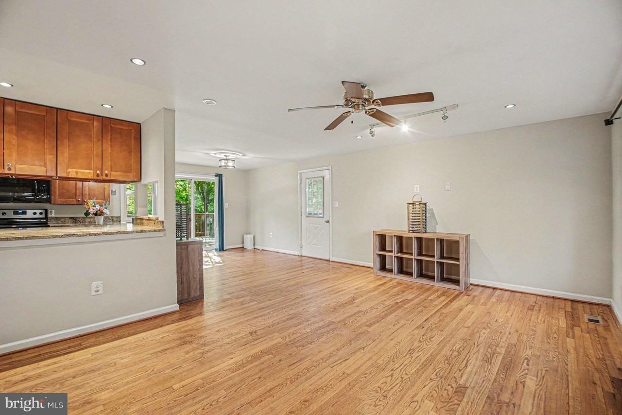 7409 Lake Dr - Photo 4 of 24