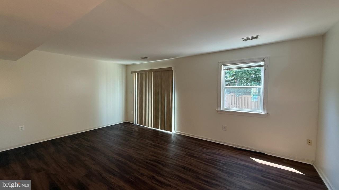 2015 Mayflower Dr - Photo 5 of 13