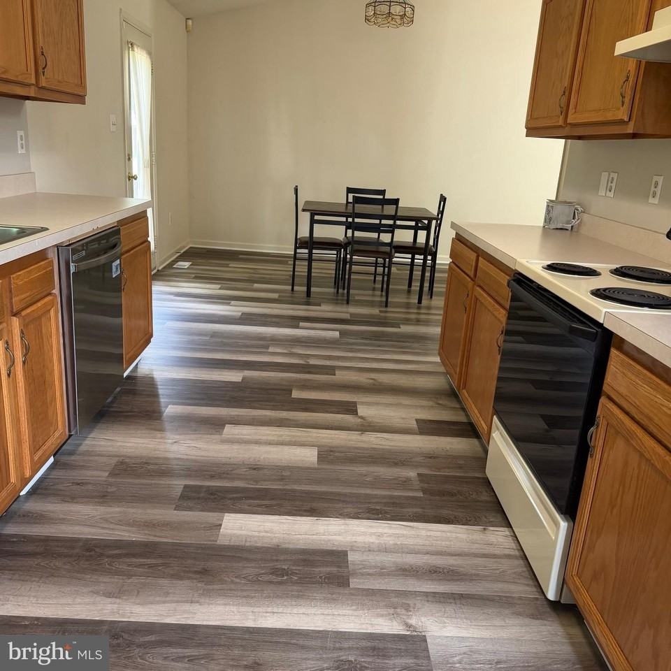 11722 Camelot Way - Photo 5 of 7