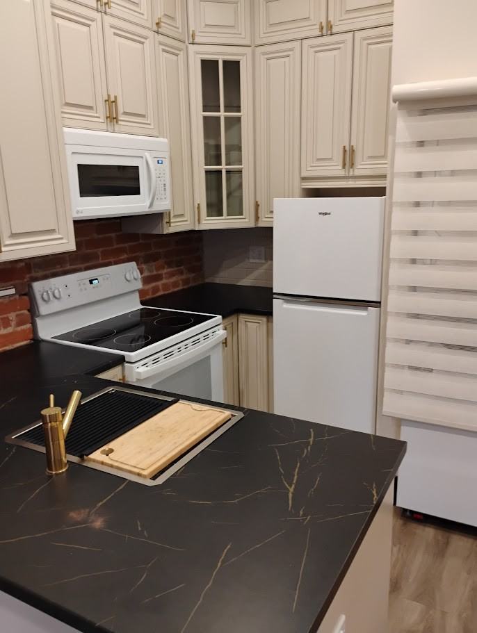 251 Front Street - Photo 3 of 30
