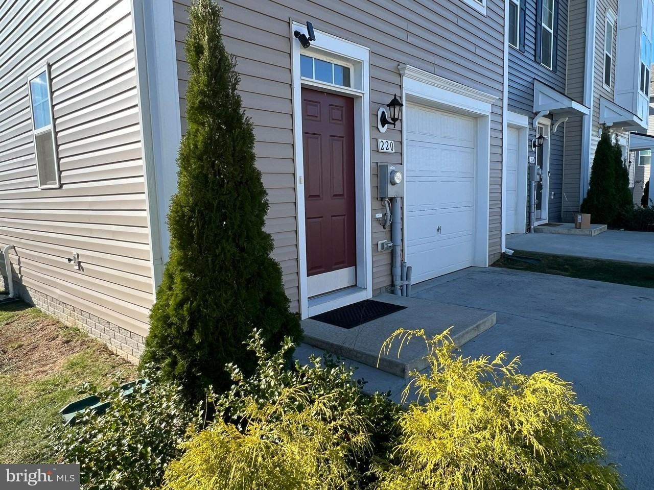 220 Charterhouse St - Photo 2 of 20