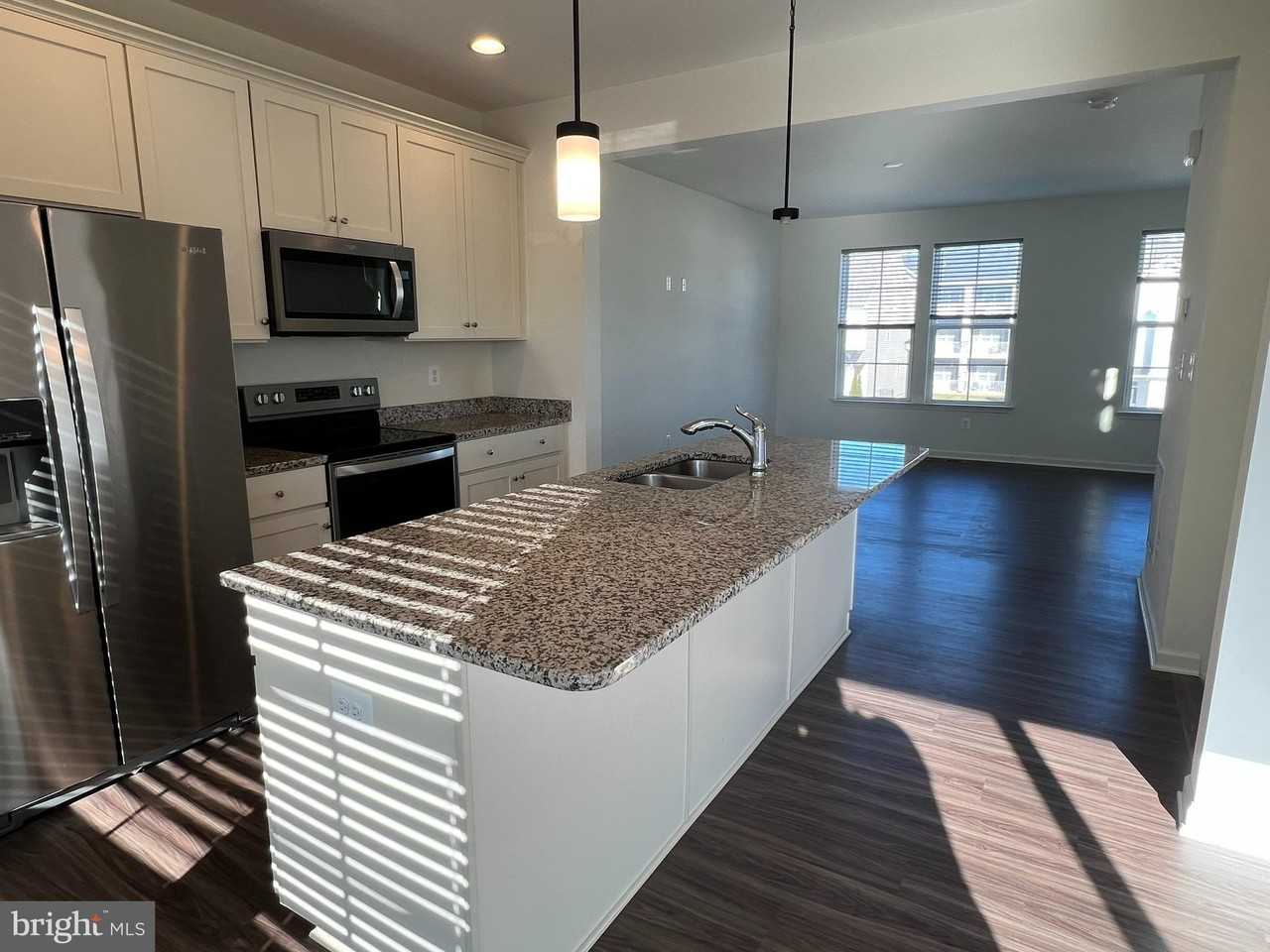 220 Charterhouse St - Photo 5 of 20