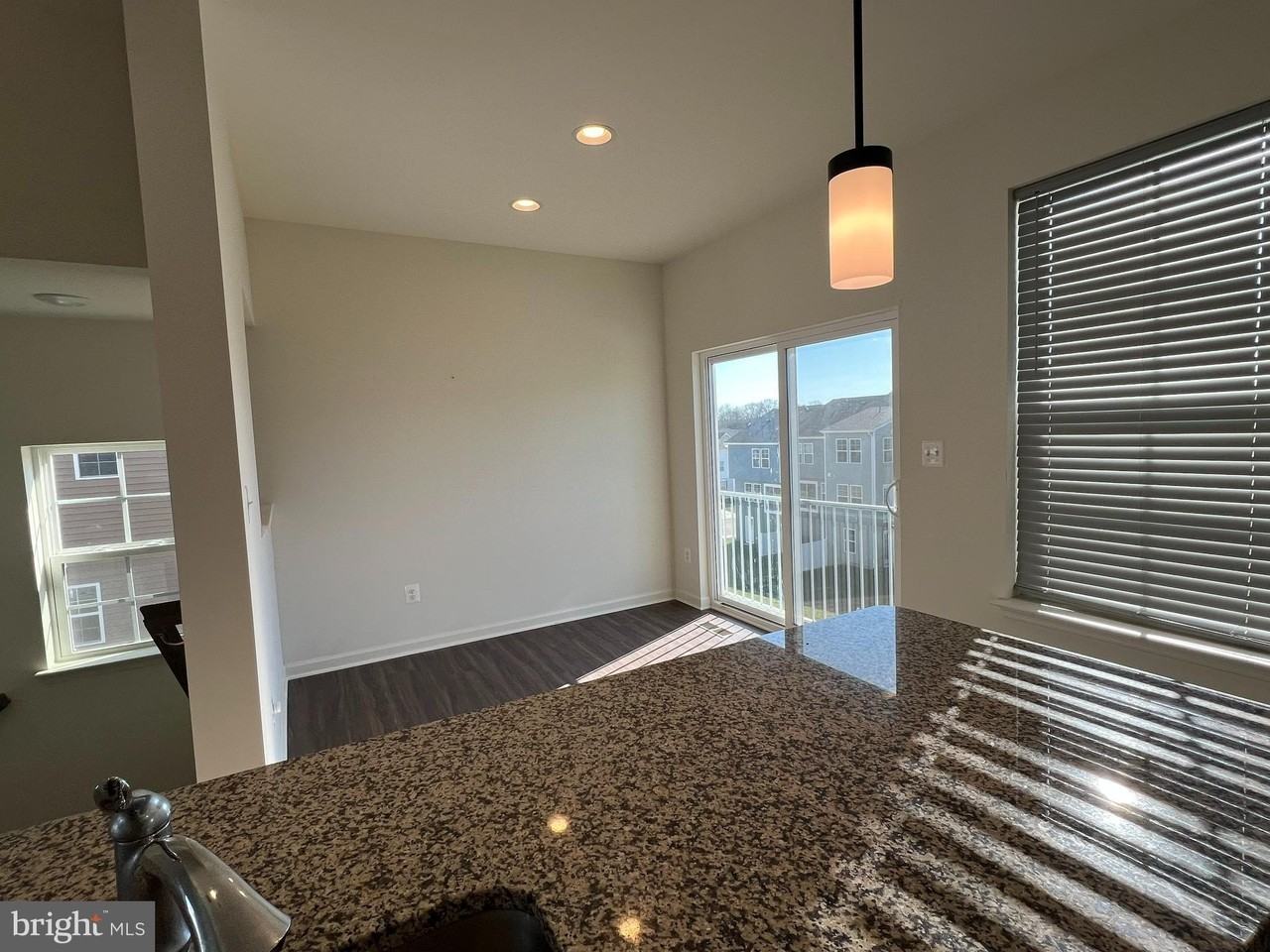 220 Charterhouse St - Photo 6 of 20