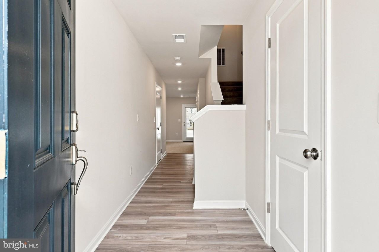432 Seeback Dr - Photo 4 of 36